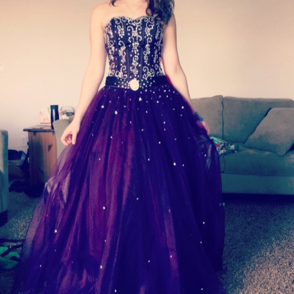 NWOT gorgeous poofy prom dress - never used